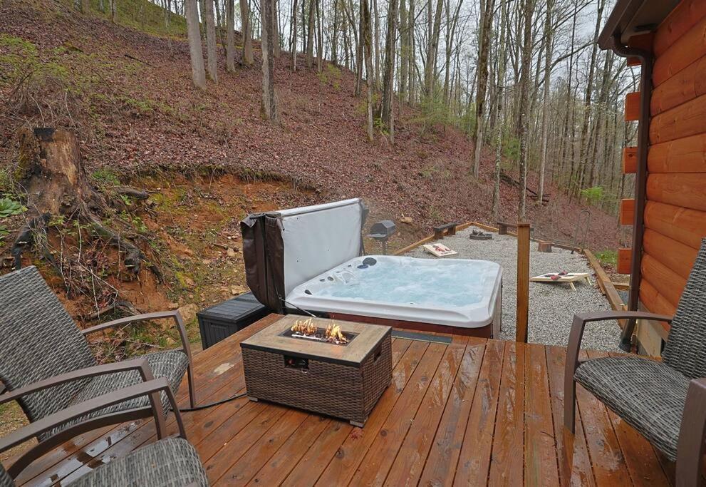 Rustic Modern Cabin With Hot Tub Near Rafting And Great Smokey Mountains Bryson City Exterior foto