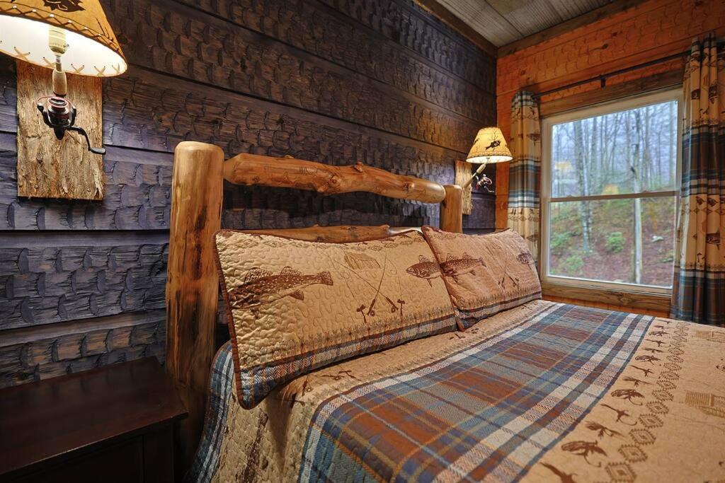 Rustic Modern Cabin With Hot Tub Near Rafting And Great Smokey Mountains Bryson City Exterior foto