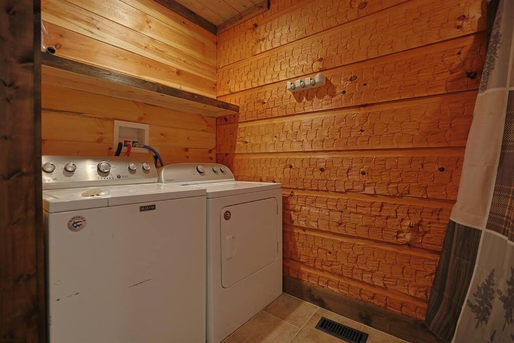 Rustic Modern Cabin With Hot Tub Near Rafting And Great Smokey Mountains Bryson City Exterior foto