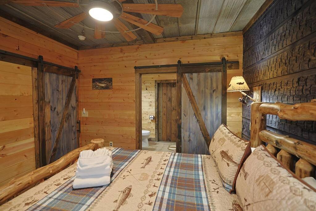 Rustic Modern Cabin With Hot Tub Near Rafting And Great Smokey Mountains Bryson City Exterior foto
