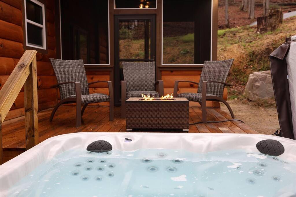 Rustic Modern Cabin With Hot Tub Near Rafting And Great Smokey Mountains Bryson City Exterior foto